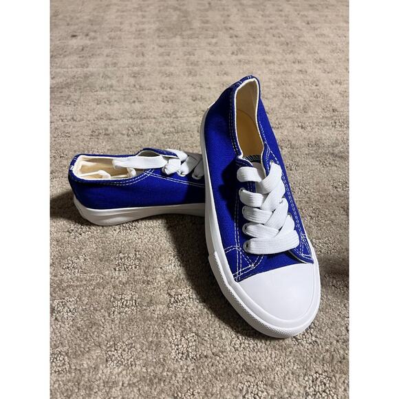 NWOT Opoee Blue kids Sneakers.   Size 32. US size 1. Very‎ Comfortable - Picture 4 of 6